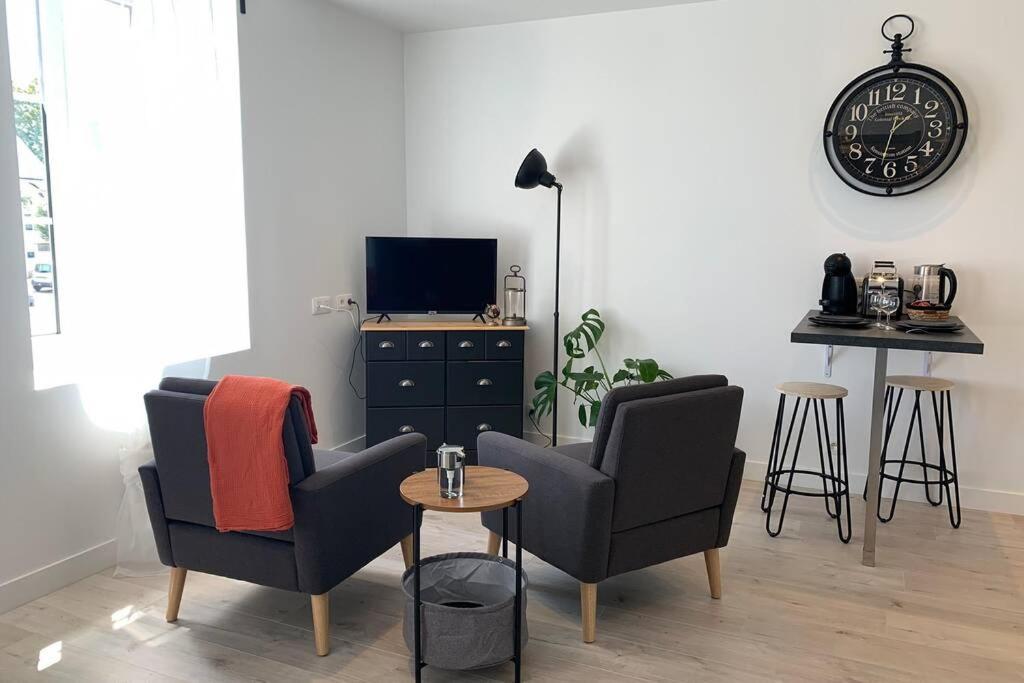 Le Petit Loft - Studio - Wifi - Coeur De Ville - Parking ปงต์-ลับเบ ภายนอก รูปภาพ